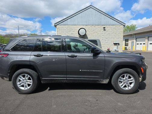 Baltic Gray Metallic Clearcoat 2025 Jeep Grand Cherokee Laredo