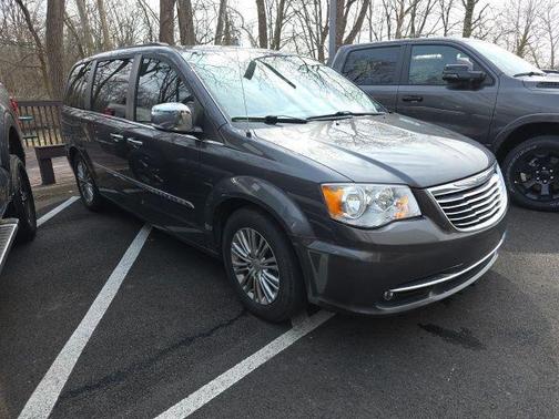 2015 Chrysler Town & Country Touring-L