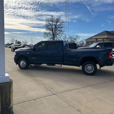 2021 RAM 3500 Laramie Crew Cab 4x4 8' Box