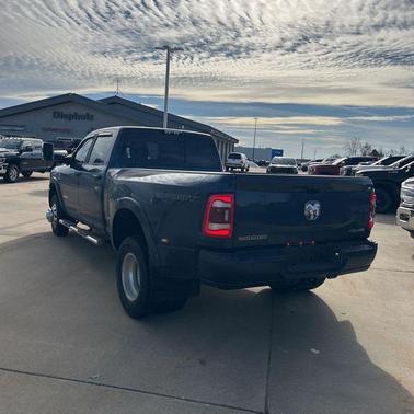 2021 RAM 3500 Laramie Crew Cab 4x4 8' Box