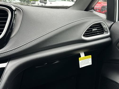 Bright White Clearcoat 2027 Chrysler Pacifica L