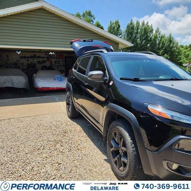 Diamond Black Crystal Pearlcoat 2017 Jeep Cherokee Trailhawk
