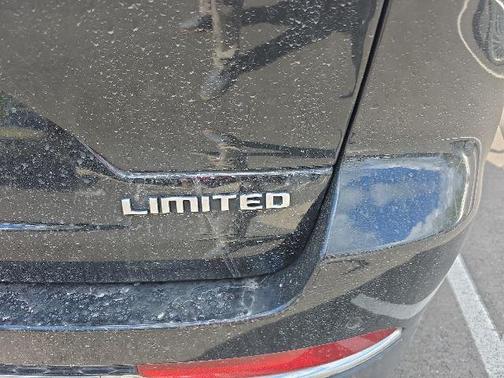 Diamond Black Crystal Pearlcoat 2025 Jeep Grand Cherokee Limited