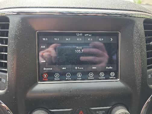 Bright White Clearcoat 2018 Jeep Grand Cherokee Upland