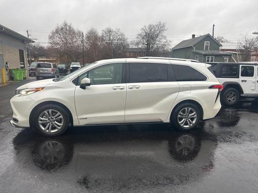 2021 Toyota Sienna Platinum 7 Passenger