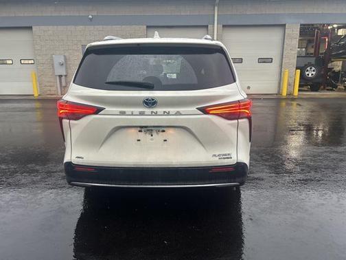 2021 Toyota Sienna Platinum 7 Passenger