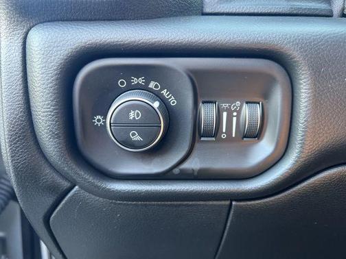 2020 RAM 2500 Big Horn Crew Cab 4X4 6'4' Box