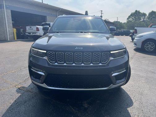 2022 Jeep Grand Cherokee Summit