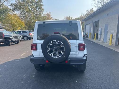 2024 Jeep Wrangler 4-Door Sahara 4x4