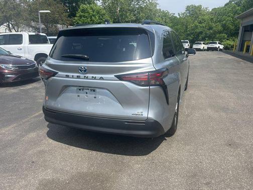 2022 Toyota Sienna LE