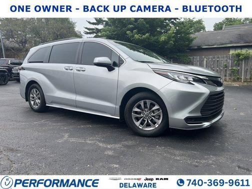 2022 Toyota Sienna LE