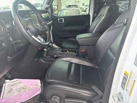 Bright White Clearcoat 2023 Jeep Wrangler Rubicon 392