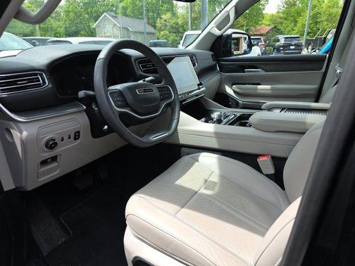 Diamond Black Crystal Pearlcoat 2024 Jeep Wagoneer Series II 4x4
