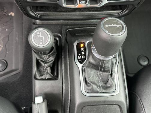 2026 Jeep Gladiator Sahara 4x4