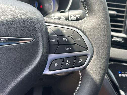 2025 Chrysler Voyager LX