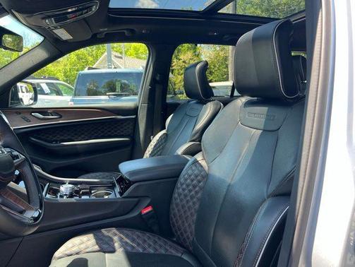 Silver Zynith 2025 Jeep Grand Cherokee Summit