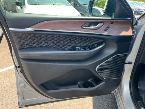 Silver Zynith 2025 Jeep Grand Cherokee Summit