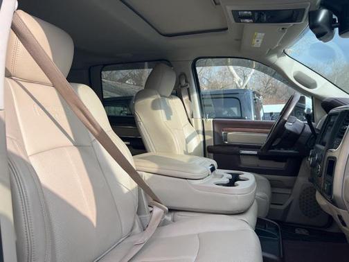 2018 RAM 2500 Laramie Crew Cab 4x4 6'4' Box