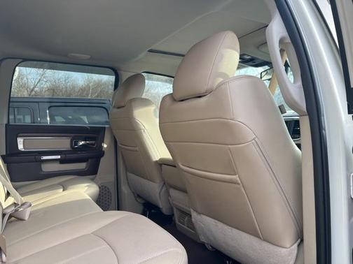 2018 RAM 2500 Laramie Crew Cab 4x4 6'4' Box