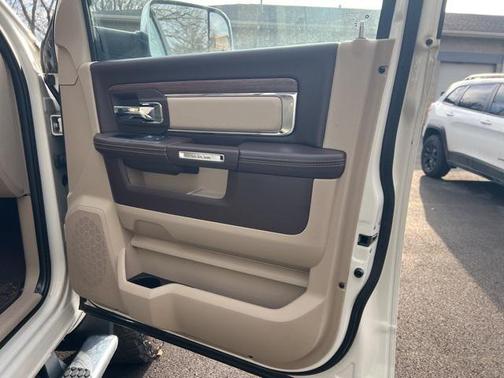 2018 RAM 2500 Laramie Crew Cab 4x4 6'4' Box