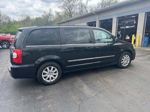 2013 Chrysler Town & Country Touring