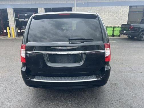 2013 Chrysler Town & Country Touring