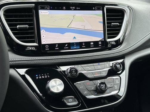 Diamond Black Crystal Pearlcoat 2027 Chrysler Pacifica L