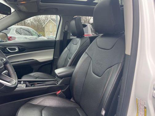 Bright White Clearcoat 2022 Jeep Compass Limited