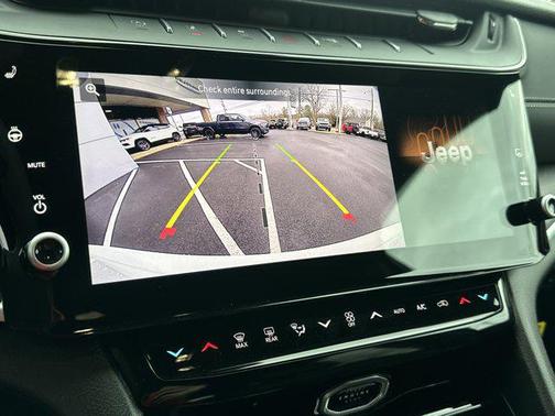 Bright White Clearcoat 2026 Jeep Grand Cherokee Altitude