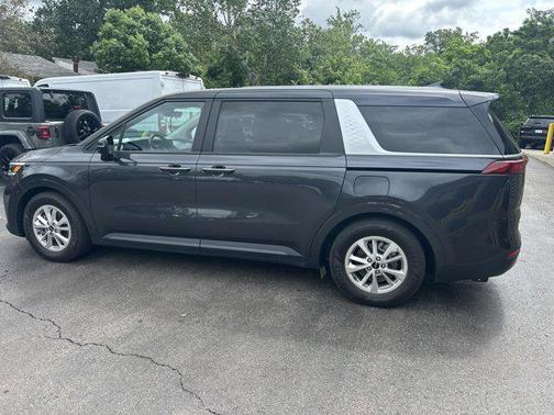 2022 Kia Carnival LXS