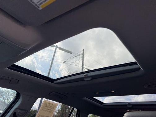 Volcanic Red Tintcoat 2023 GMC Acadia AWD SLT