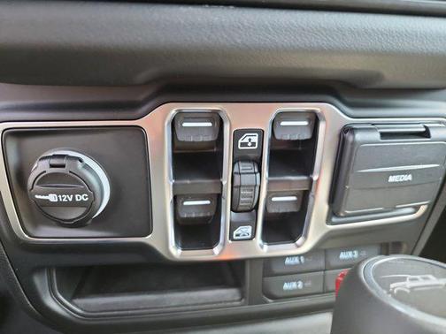 2025 Jeep Gladiator High Tide
