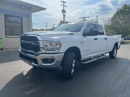 2024 RAM 3500 Big Horn Crew Cab 4x4 8' Box