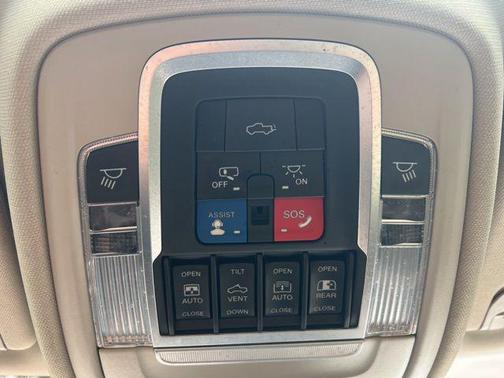Bright White Clearcoat 2022 RAM 1500 Laramie