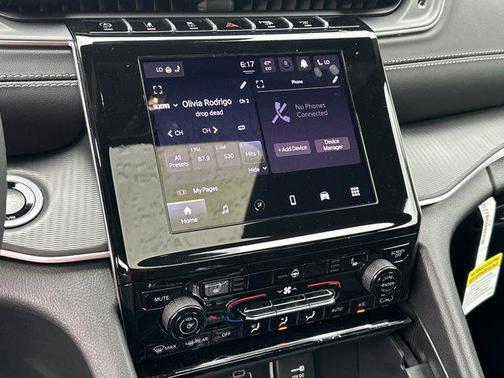 Silver Zynith 2026 Jeep Grand Cherokee Altitude