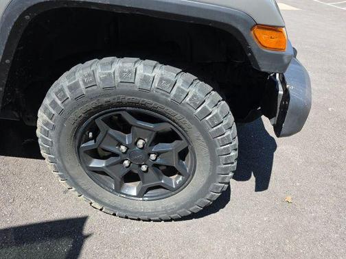 Sting-Gray Clearcoat 2022 Jeep Gladiator Willys 4x4