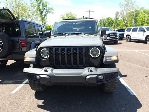 Sting-Gray Clearcoat 2022 Jeep Gladiator Willys 4x4
