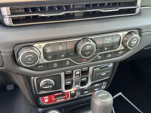 2026 Jeep Gladiator Mojave X