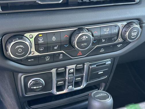 2026 Jeep Gladiator Sahara 4x4