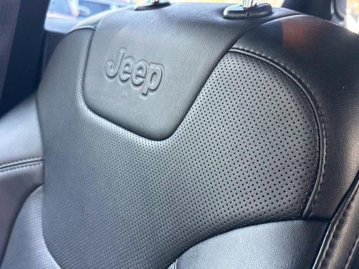 Bright White Clearcoat 2022 Jeep Cherokee Latitude Lux