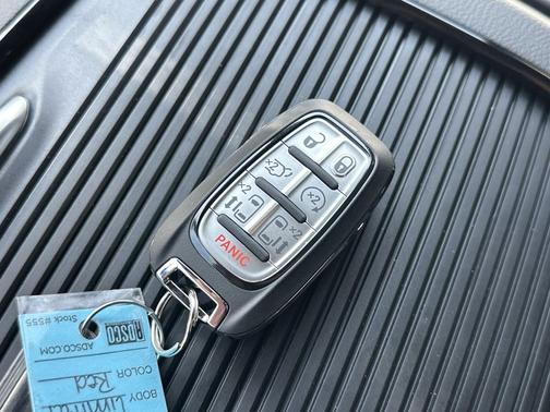 Red Hot Pearlcoat 2027 Chrysler Pacifica Limited