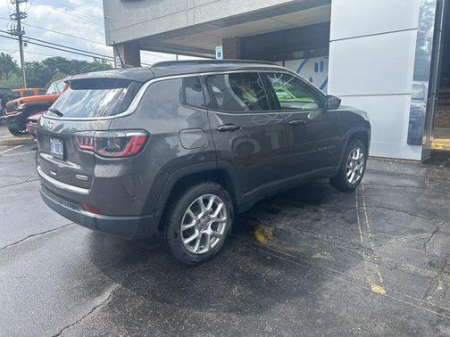 2022 Jeep Compass Latitude Lux