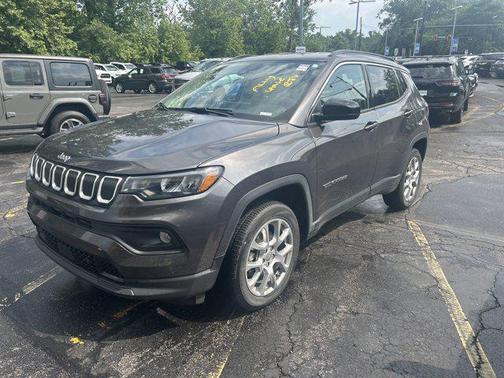 2022 Jeep Compass Latitude Lux