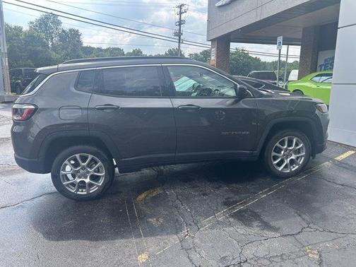 2022 Jeep Compass Latitude Lux