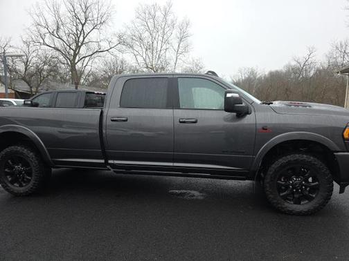 2023 RAM 3500 Limited Crew Cab 4x4 8' Box