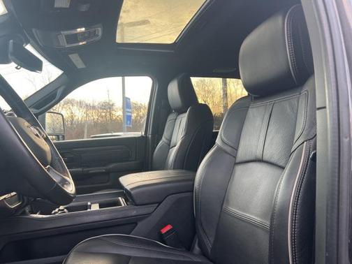 2023 RAM 3500 Limited Crew Cab 4x4 8' Box