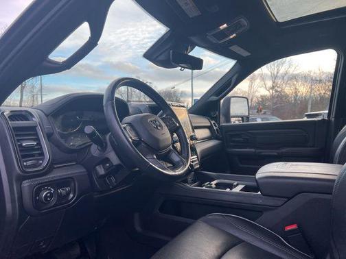 2023 RAM 3500 Limited Crew Cab 4x4 8' Box