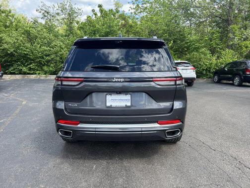 2022 Jeep Grand Cherokee Summit