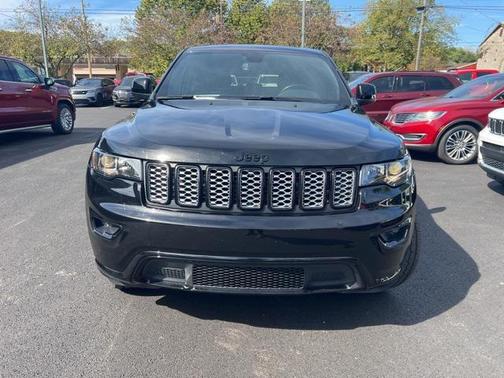 2022 Jeep Grand Cherokee Laredo