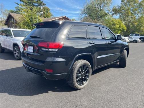 2022 Jeep Grand Cherokee Laredo